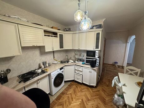 3 otaqlı köhnə tikili - Əhmədli q. - 75 m²