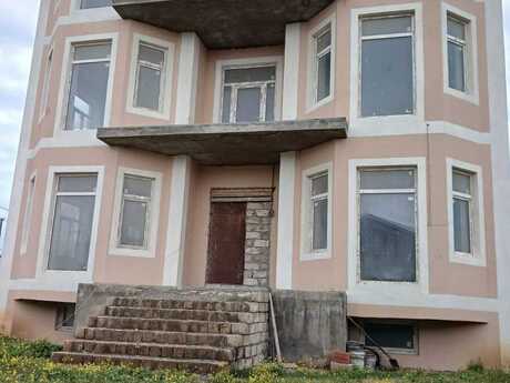 7 otaqlı həyət evi/bağ evi - Mərdəkan q. - 353 m²