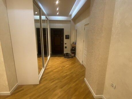 3-комн. новостройка - м. Иншаатчылар - 160 м²