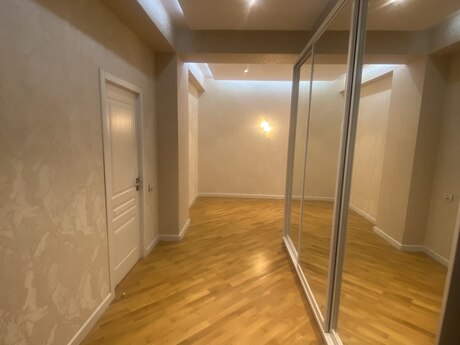 3-комн. новостройка - м. Иншаатчылар - 160 м²