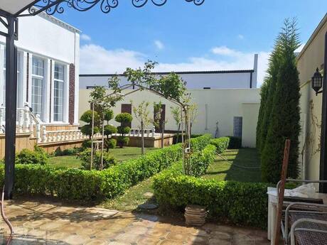 4 otaqlı həyət evi/bağ evi - Mərdəkan q. - 190 m²