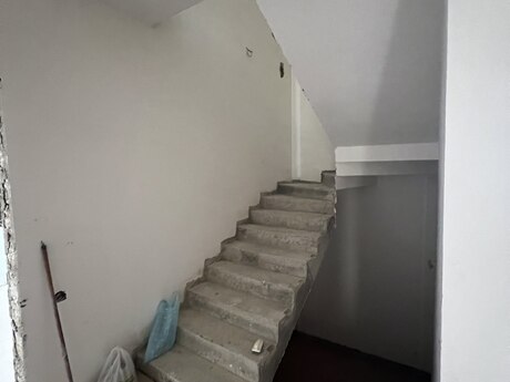6 otaqlı həyət evi/bağ evi - Qaraçuxur q. - 280 m²