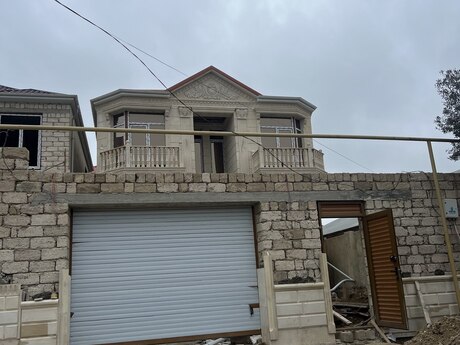 6 otaqlı həyət evi/bağ evi - Qaraçuxur q. - 280 m²