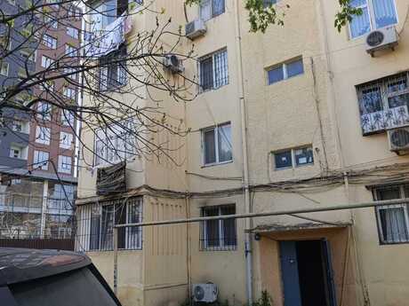 1 otaqlı köhnə tikili - Neftçilər m. - 35 m²