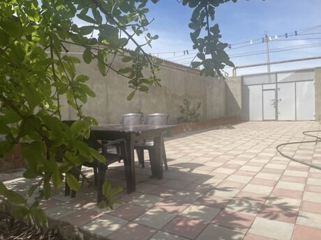 10 otaqlı həyət evi/bağ evi - Novxanı q. - 400 m²