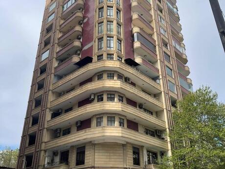 5 otaqlı yeni tikili - 28 May m. - 270 m²