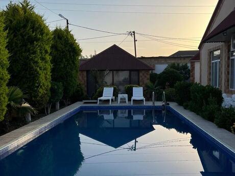4 otaqlı həyət evi/bağ evi - Şüvəlan q. - 220 m²
