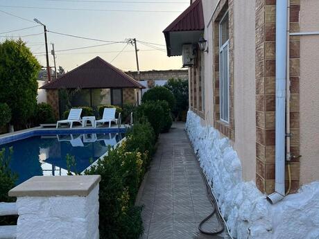 4 otaqlı həyət evi/bağ evi - Şüvəlan q. - 220 m²