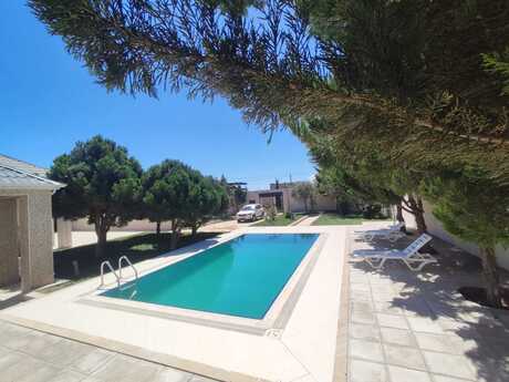 4 otaqlı həyət evi/bağ evi - Şüvəlan q. - 200 m²