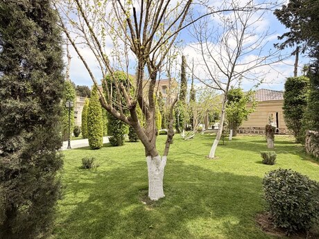 10 otaqlı həyət evi/bağ evi - Buzovna q. - 1300 m²