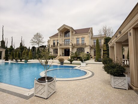 10 otaqlı həyət evi/bağ evi - Buzovna q. - 1300 m²