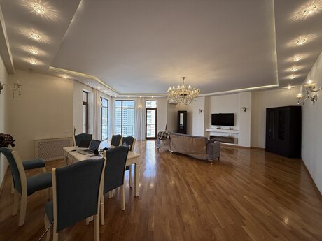4 otaqlı mənzil, 210 m², 28 May: 749 000 ₼ 2