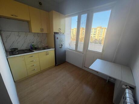 3 otaqlı köhnə tikili - Bakıxanov q. - 70 m²