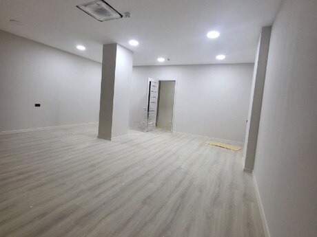 9 otaqlı ofis - İnşaatçılar m. - 476 m²