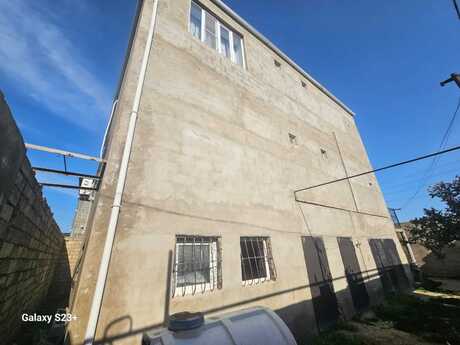 7 otaqlı həyət evi/bağ evi - Suraxanı r. - 450 m²