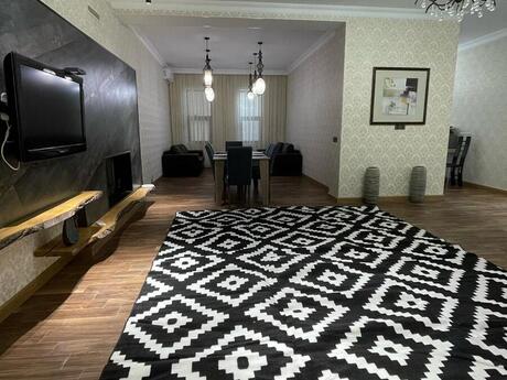 4 otaqlı həyət evi/bağ evi - Şüvəlan q. - 250 m²