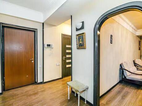 3 otaqlı köhnə tikili - İçəri Şəhər m. - 100 m²