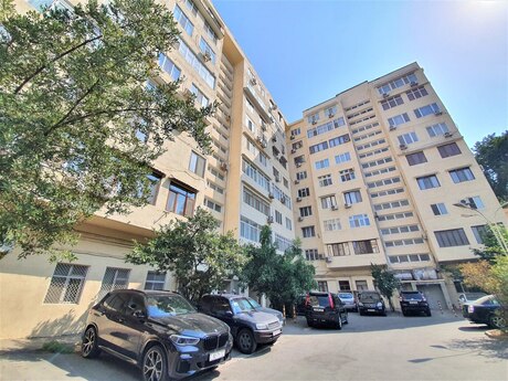 3 otaqlı köhnə tikili - İçəri Şəhər m. - 100 m²