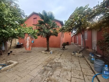5 otaqlı həyət evi/bağ evi - Biləcəri q. - 140 m²