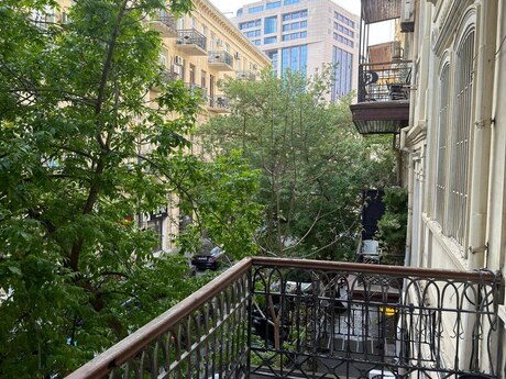 Elan №6075097 - Bakı, Sahil m., 3 otaqlı, 110 m², 2/3 mərtəbə