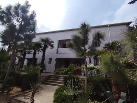 8 otaqlı həyət evi/bağ evi - Şüvəlan q. - 200 m²