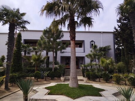 8 otaqlı həyət evi/bağ evi - Şüvəlan q. - 200 m²