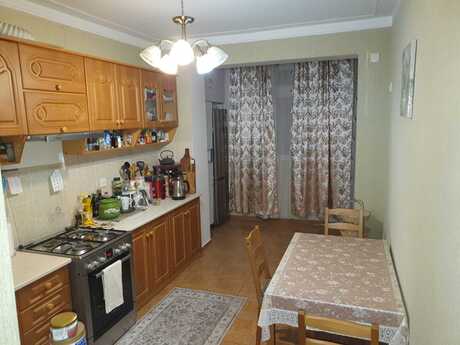 3 otaqlı köhnə tikili - 28 May m. - 78 m²
