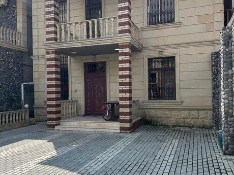 6 otaqlı həyət evi/bağ evi - Əhmədli q. - 180 m²