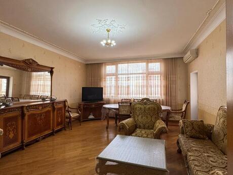 4 otaqlı yeni tikili - 8-ci mikrorayon q. - 166.6 m²