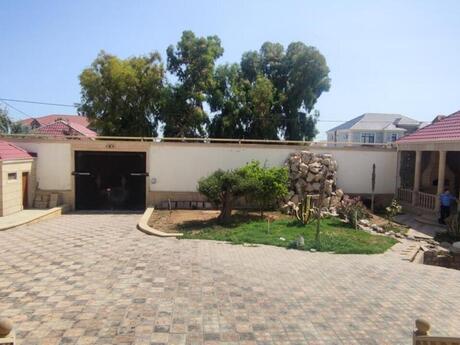 8 otaqlı həyət evi/bağ evi - Mərdəkan q. - 1200 m²