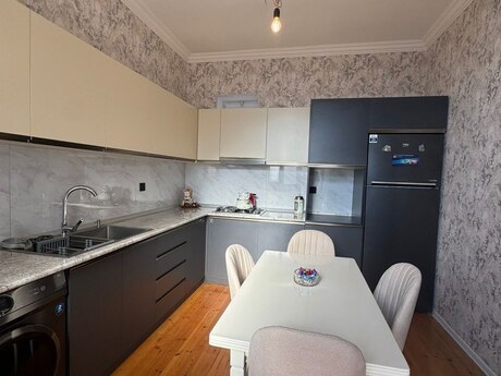 4 otaqlı həyət evi/bağ evi - Şağan q. - 185 m²