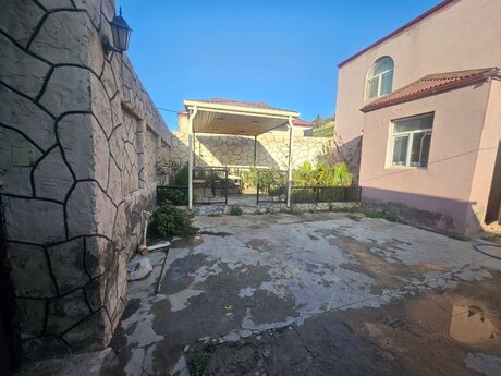 4 otaqlı həyət evi/bağ evi - Badamdar q. - 132 m²