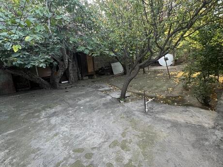 10 otaqlı həyət evi/bağ evi - Bakıxanov q. - 100 m²