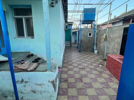 10 otaqlı həyət evi/bağ evi - Bakıxanov q. - 100 m²