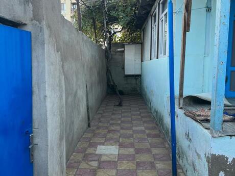 10 otaqlı həyət evi/bağ evi - Bakıxanov q. - 100 m²