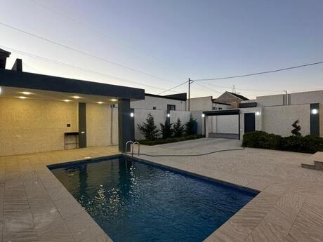 4 otaqlı həyət evi/bağ evi - Şüvəlan q. - 200 m²