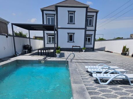 6 otaqlı həyət evi/bağ evi - Buzovna q. - 360 m²