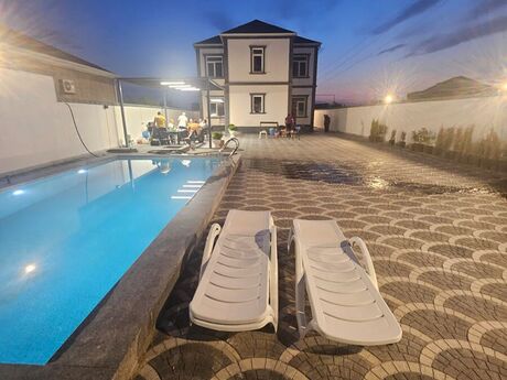 6 otaqlı həyət evi/bağ evi - Buzovna q. - 360 m²