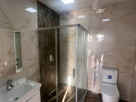 5 otaqlı həyət evi/bağ evi - Buzovna q. - 250 m²