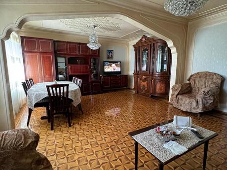 3 otaqlı köhnə tikili - İnşaatçılar m. - 100 m²