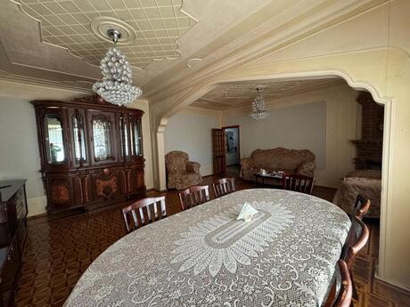 3 otaqlı köhnə tikili - İnşaatçılar m. - 100 m²