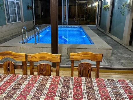 4 otaqlı həyət evi/bağ evi - Novxanı q. - 210 m²