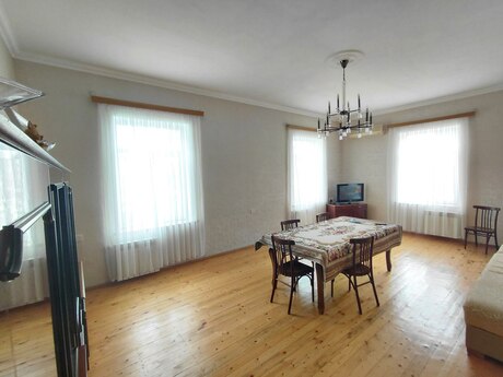 6 otaqlı həyət evi/bağ evi - Şüvəlan q. - 214 m²