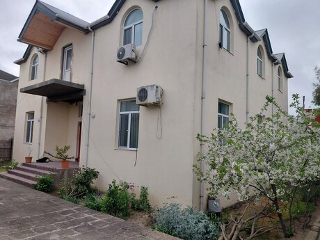 6 otaqlı həyət evi/bağ evi - Şüvəlan q. - 214 m²