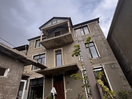 Elan №6024454 - Bakı, Badamdar q., 9 otaqlı, 300 m²