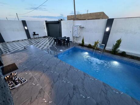 4 otaqlı həyət evi/bağ evi - Novxanı q. - 135 m²