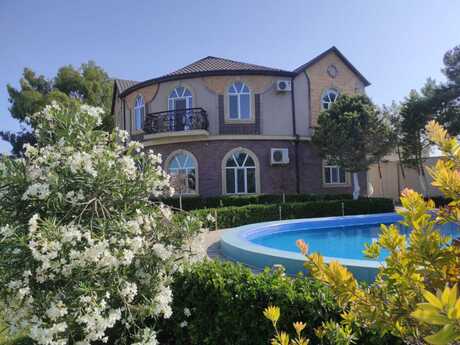 6 otaqlı həyət evi/bağ evi - Şüvəlan q. - 450 m²