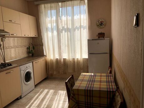 2 otaqlı köhnə tikili - 28 May m. - 65 m²