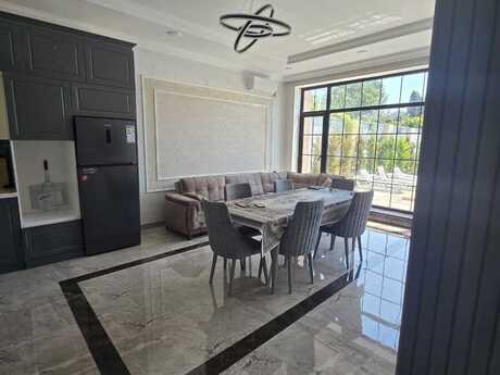 4 otaqlı həyət evi/bağ evi - Şüvəlan q. - 230 m²