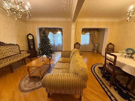 5 otaqlı köhnə tikili - Azadlıq Prospekti m. - 120 m²